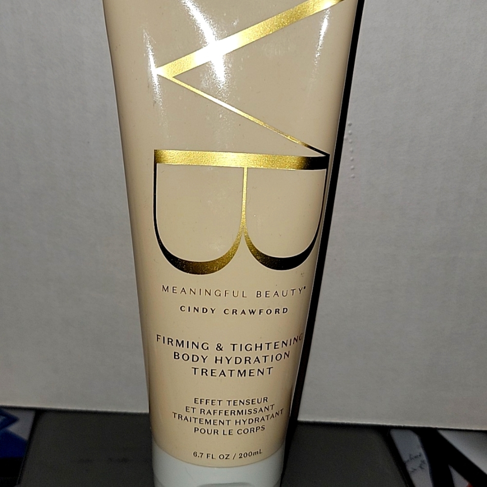 Cindy Crawford’s Meaningful Beauty Firming & Tightening Body Hydration T…